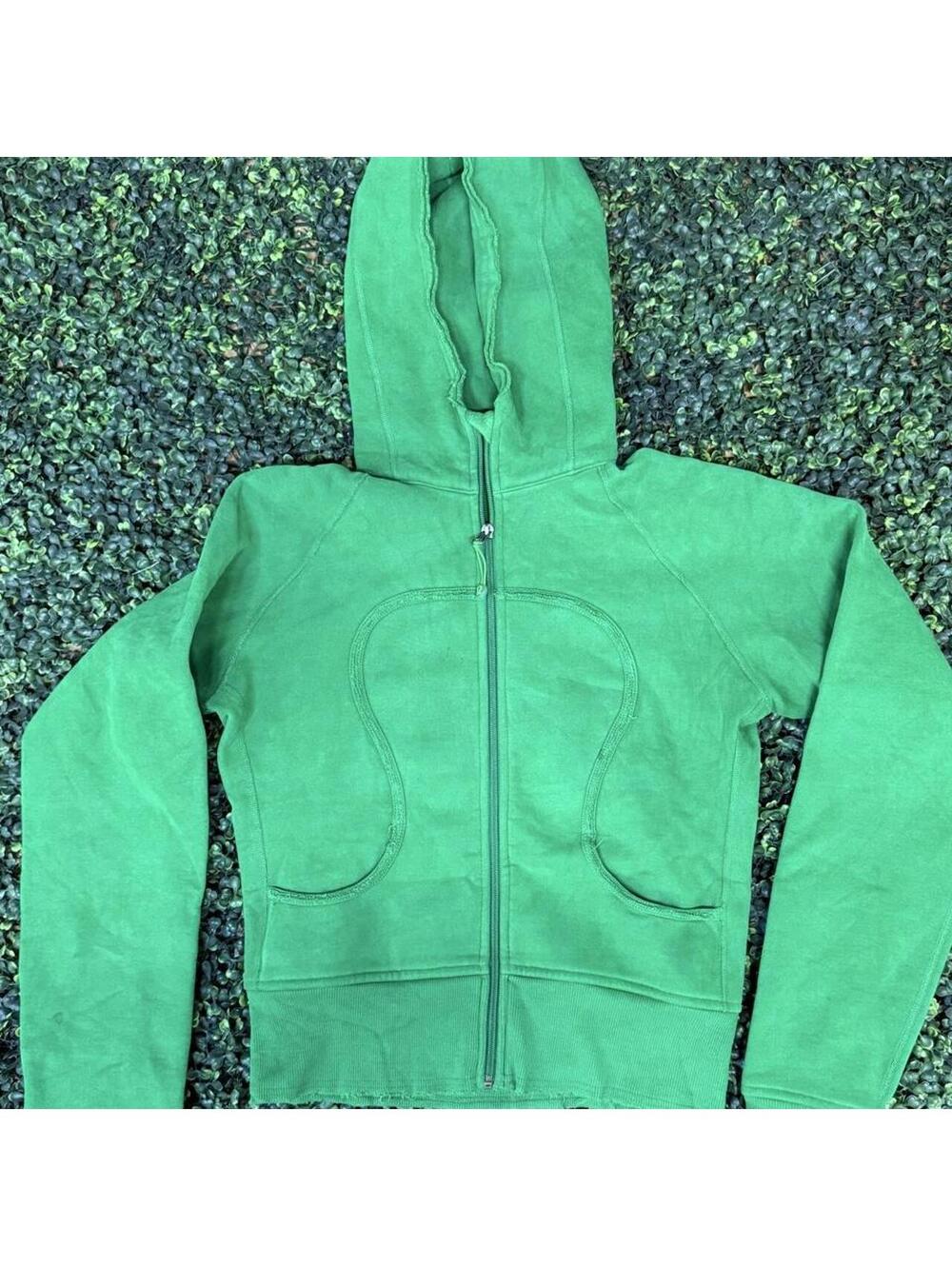 Lululemon Scuba full-zip hoodie. Women’s Est. Size 4